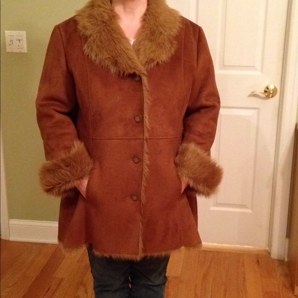 Faux Fur Coat - Picture 4 of 7